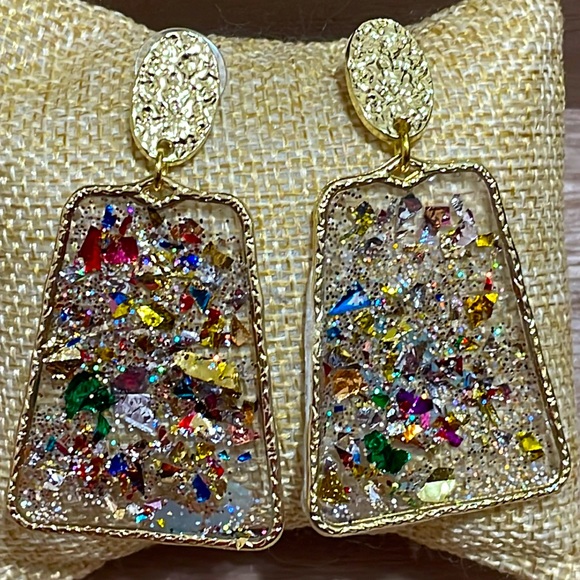 🎉💕 NEW ARRIVAL! Confetti Gold Multicolor Dangle Earrings Easter Gift - Picture 1 of 4